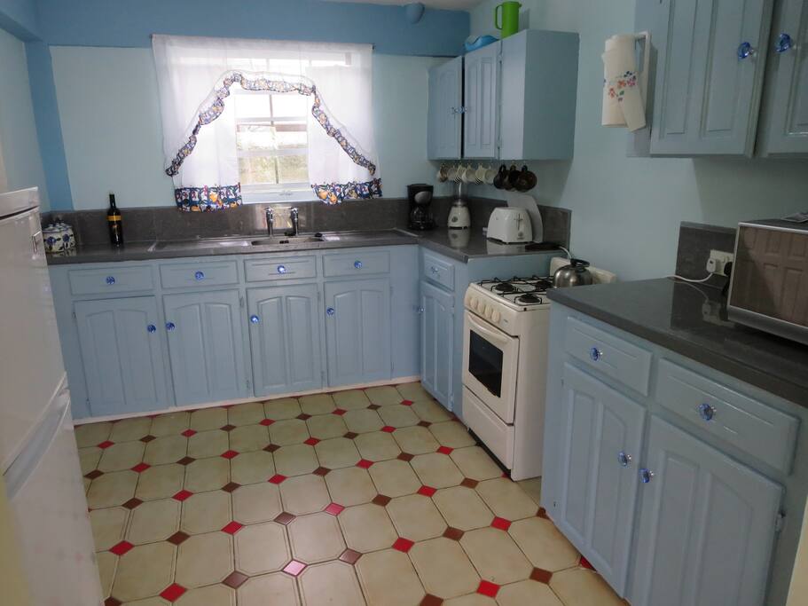 Fully equipped Kitchen with Porcelain countertops.