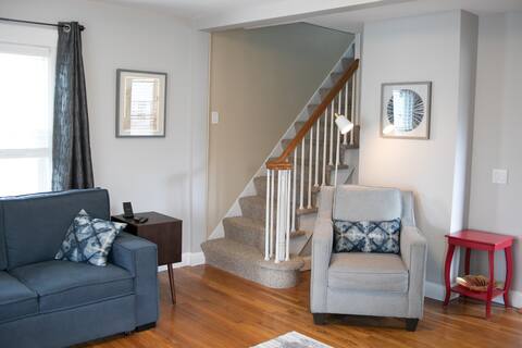 Charming New England Colonial !