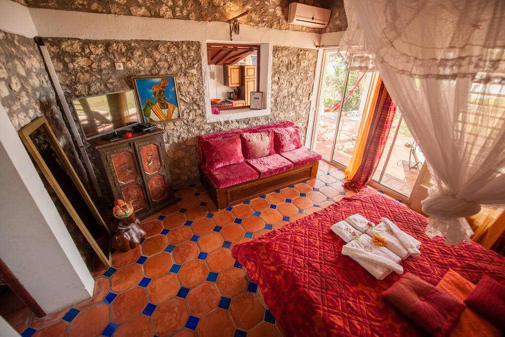 Big Bedroom with terrasse entrance and sofa
