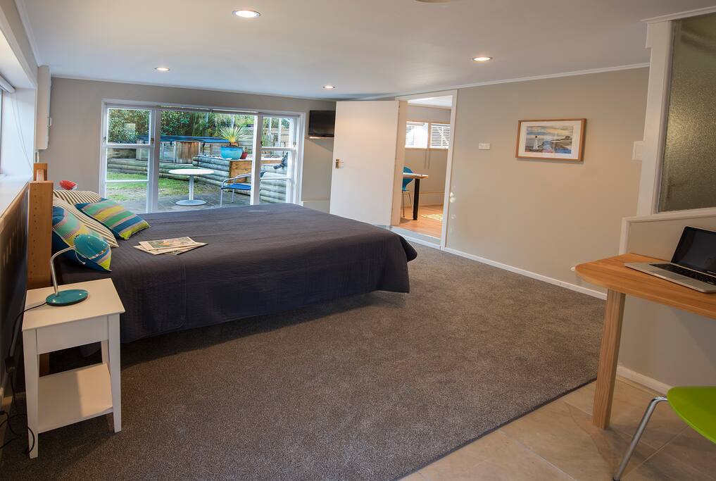 main room with double bed (150cm)