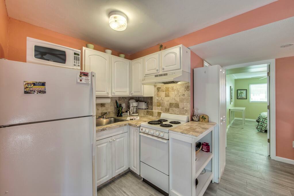 Fully equipped kitchenette for eating in!