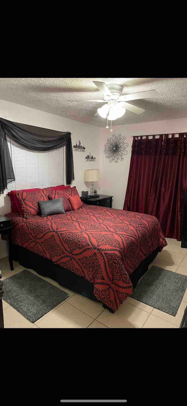¡Dormitorio2 con cama tamaño queen!