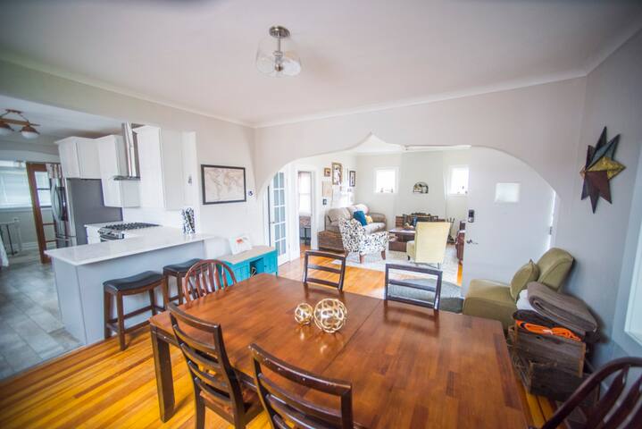Bright Newly Renovated Whole Home! min to downtown