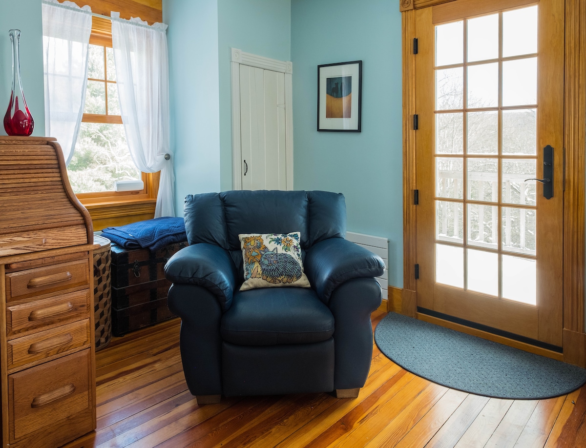 2楼-宽敞的主卧-两间客房组合-带私人露台