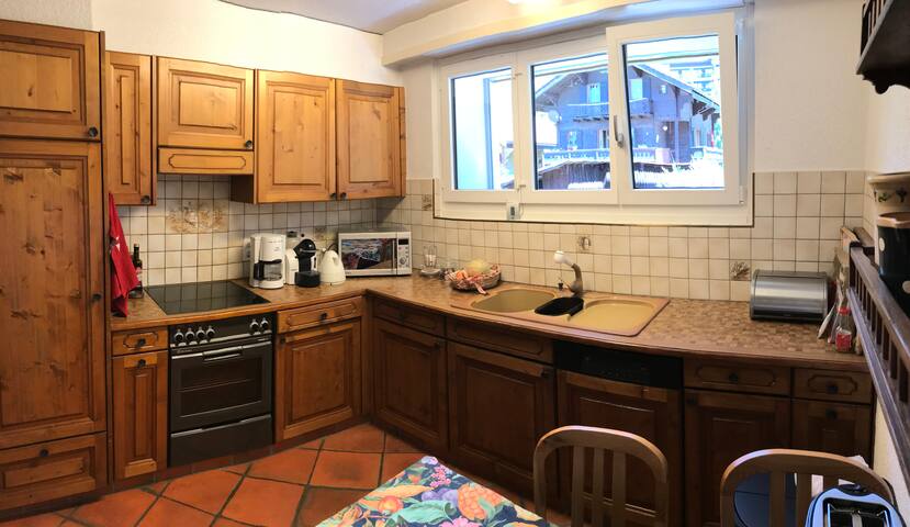 Villars centre, friendly apartment, parking gallery image 5