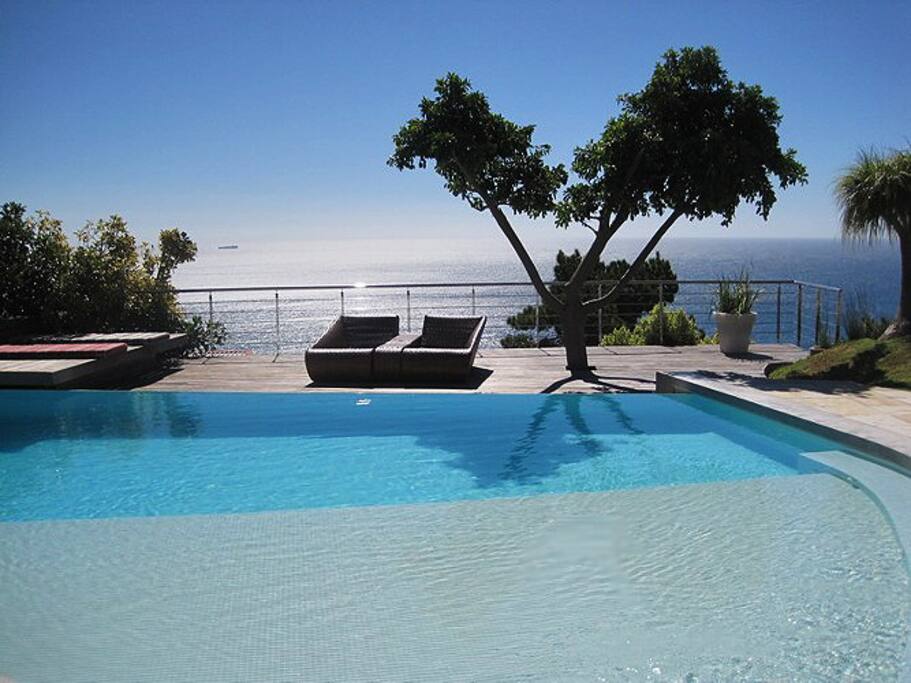Villa swimming pool