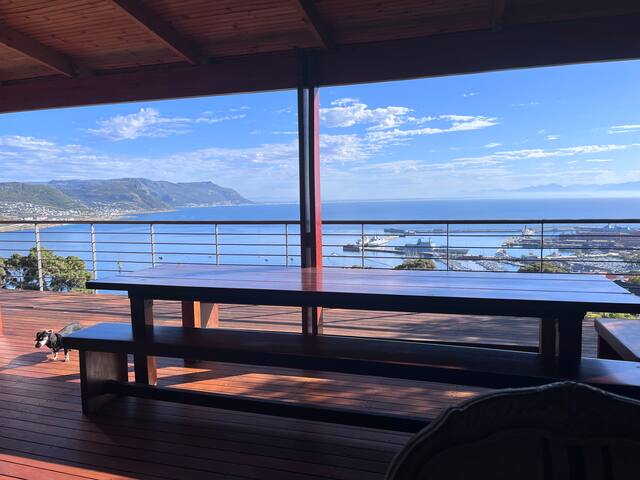 Mountain Side Family Home Breathtaking Seaviews gallery image 3