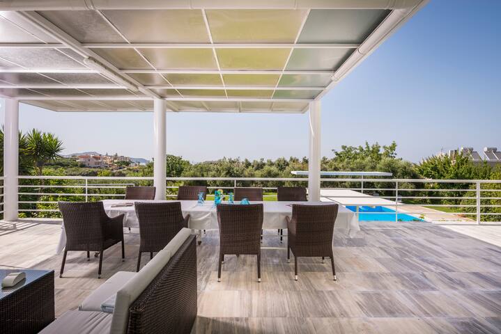 Unique deep dive Pool Villa gallery image 3