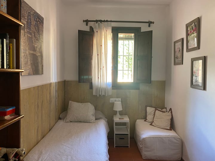 Two-bed room, one folding bed