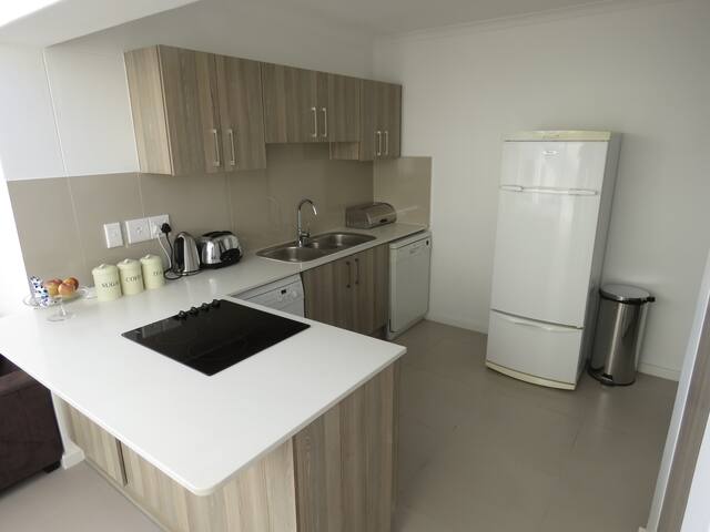 Azure Beach Penthouse *3 Beds *Pool *100M fiber gallery image 3