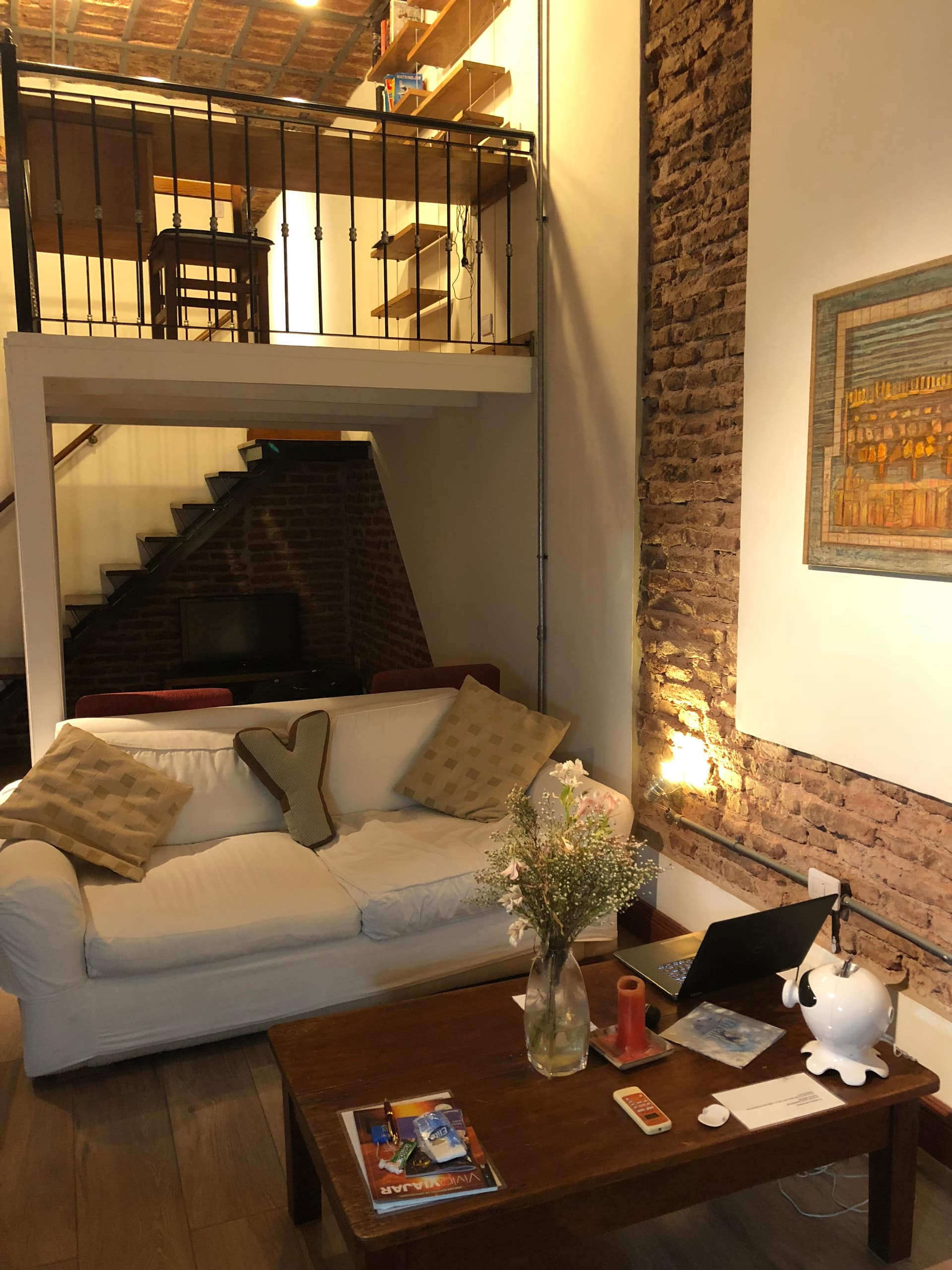 Plaza Dorrego Historic Top Floor Apartment