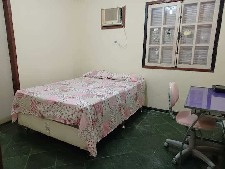 Suite 2, cama doble y escritorio