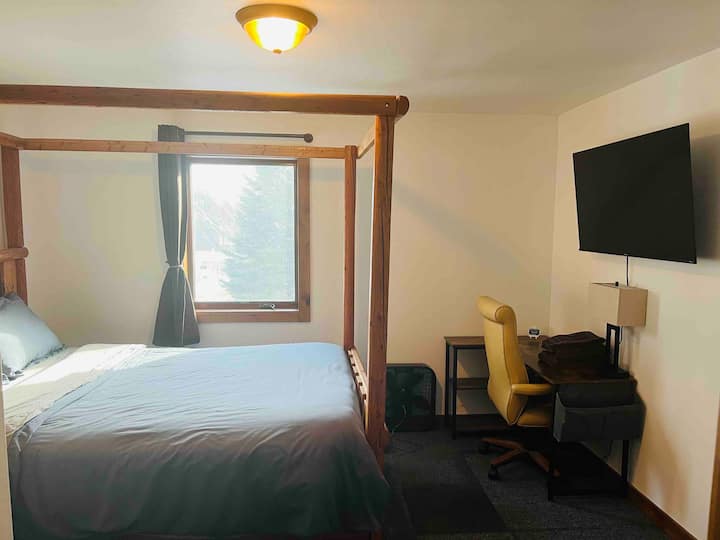 Montana MountainView Lodge Houses for Rent in Bozeman, Montana