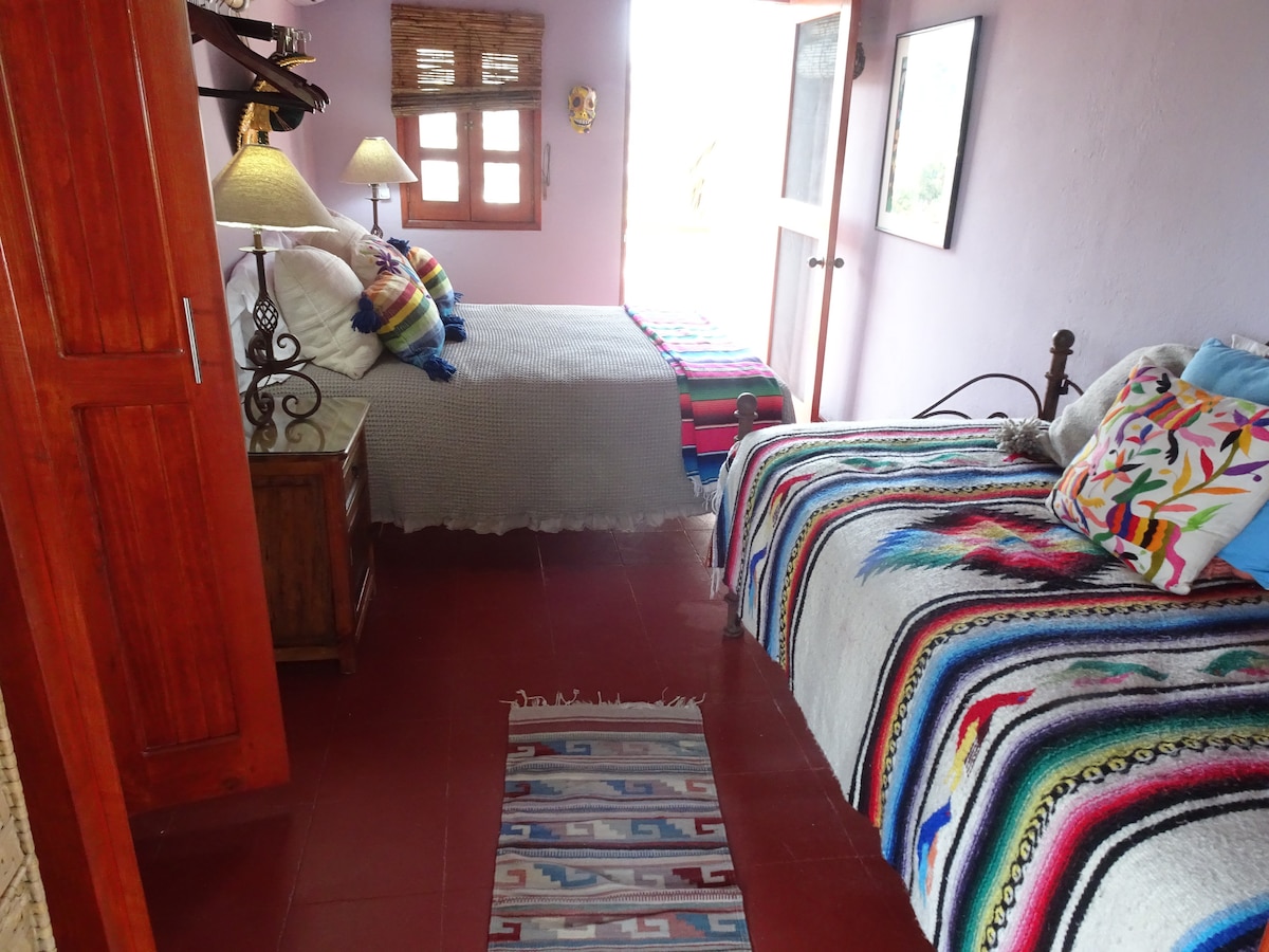 Спална соба бр. 2/брачен кревет (широк 180-220 см) и брачен кревет (