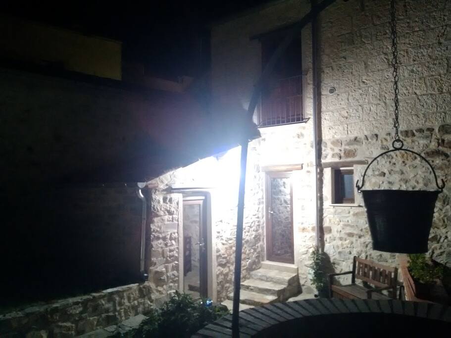 La corte interna di sera