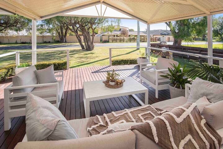 Busselton. Kshells beach at your door step. gallery image 4