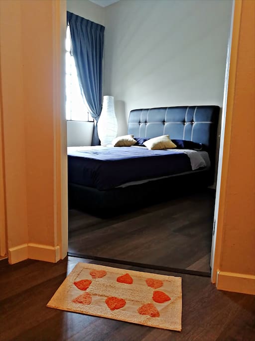 Queen Bedroom