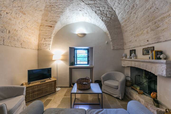 Trulli with swimming pool gallery image 5