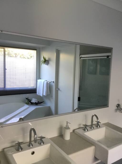 Ensuite Bathroom and Shower