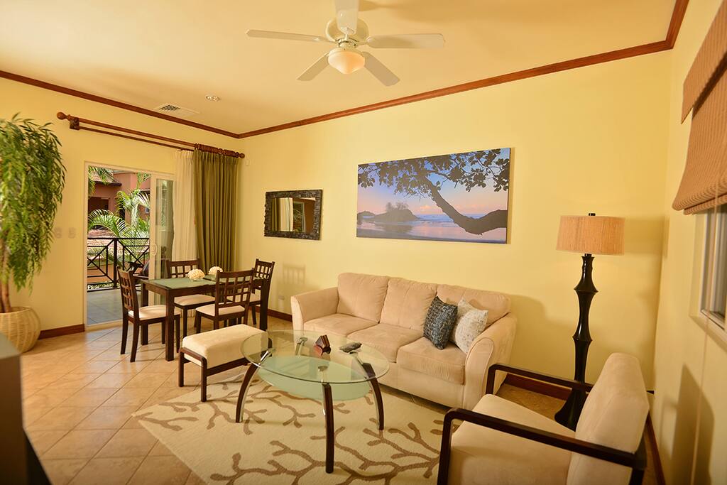 Couch,Furniture,Chair,Indoors,Room