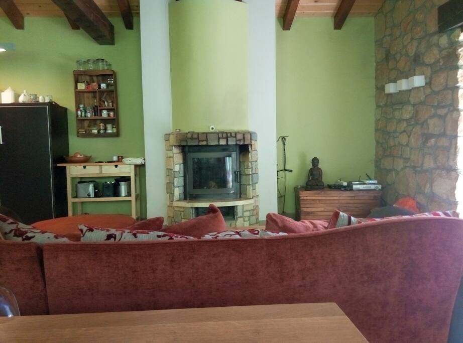 Cosy sitting room with chimeney
