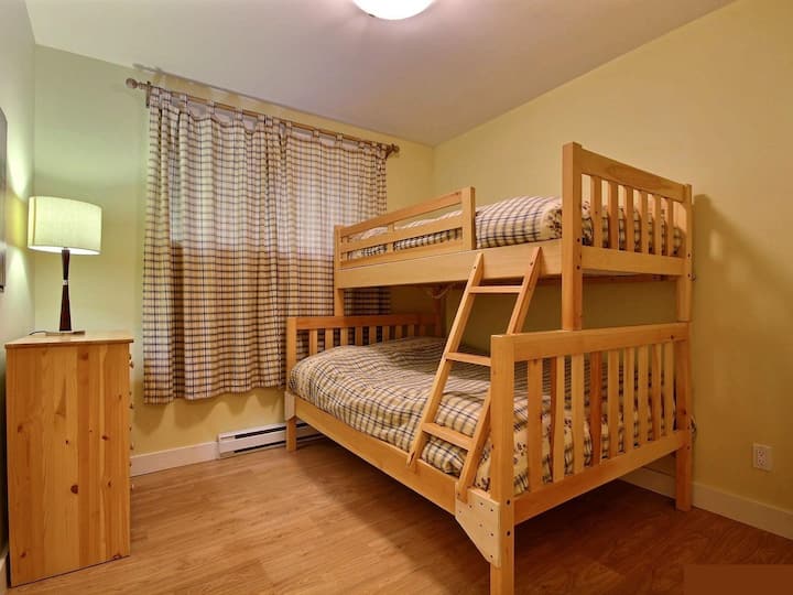 Bedroom 4 (basement)