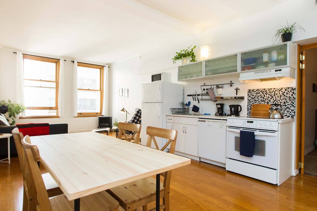 good size dining table