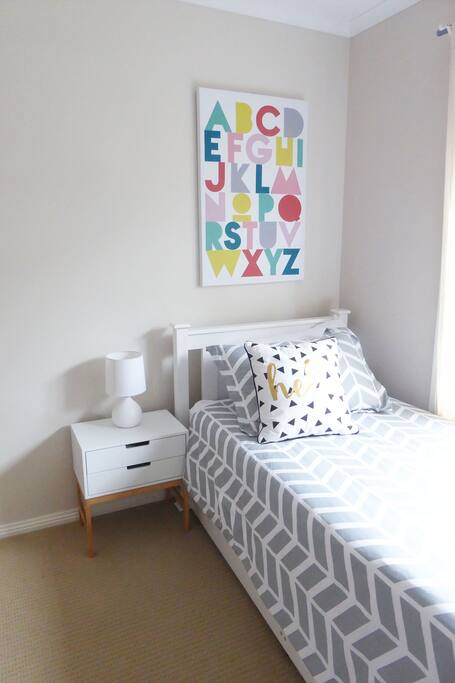 Single Bed (with Trundle Underneath)