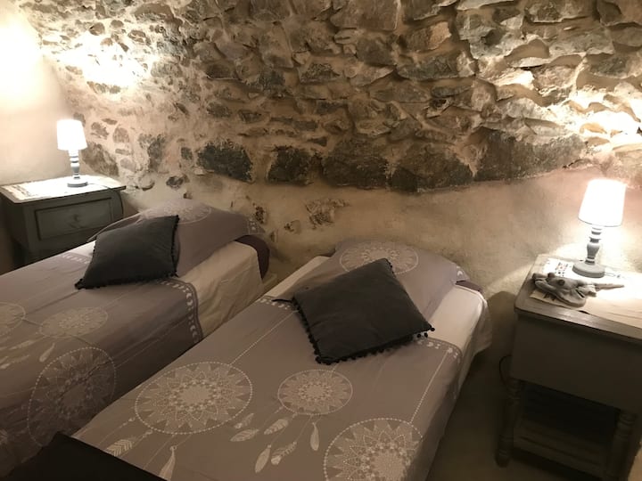 Chumba cha kulala cha 2 "la grotte" 
(katika hali ya kitanda 2 80X190)