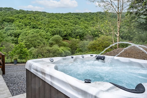 Secluded, self-catering, modern style cottage