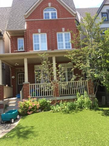 Beautiful house steps to the beach gallery image 3