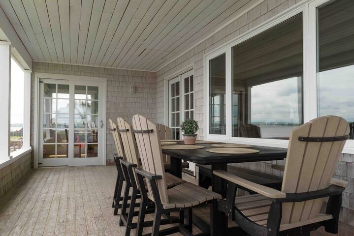 Luxury Shediac Cape Waterfront Cottage gallery image 4