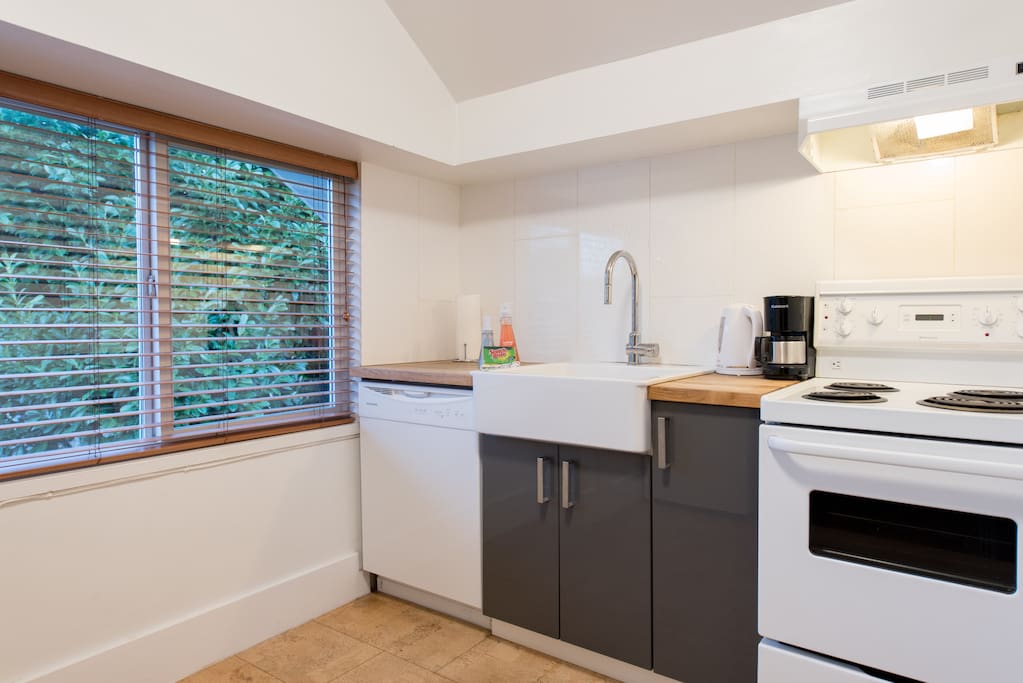 Bright, cheery, fully equipped kitchen