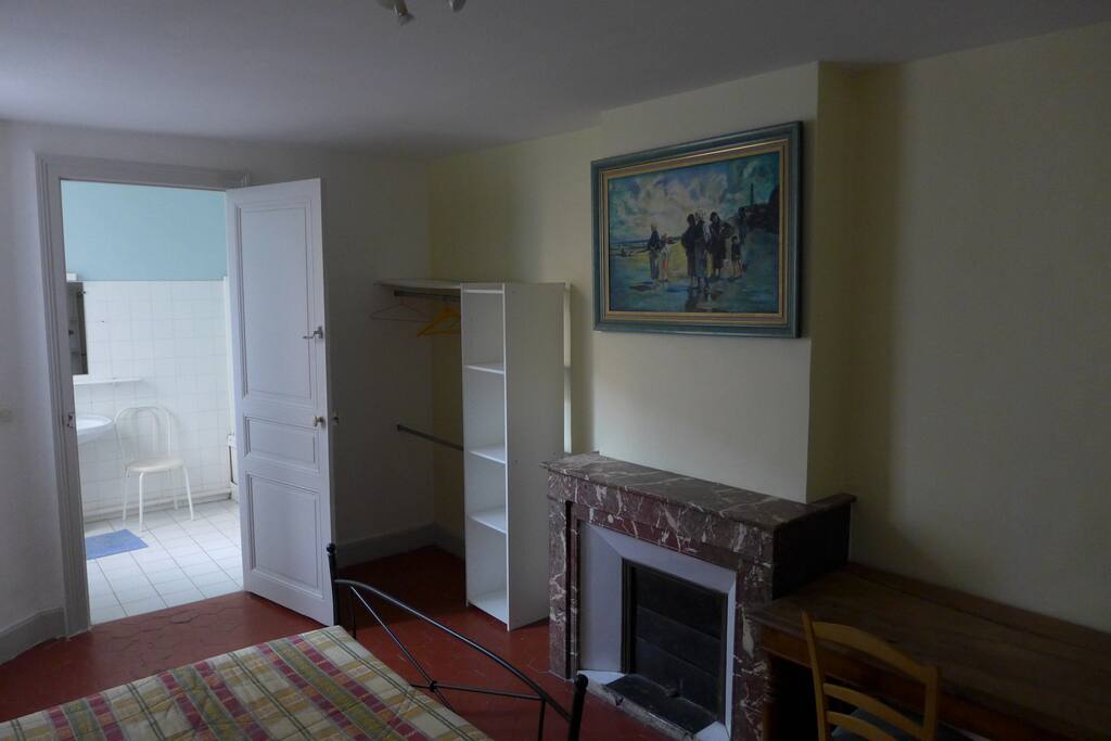 chambre 1 avec accès s/de bains
