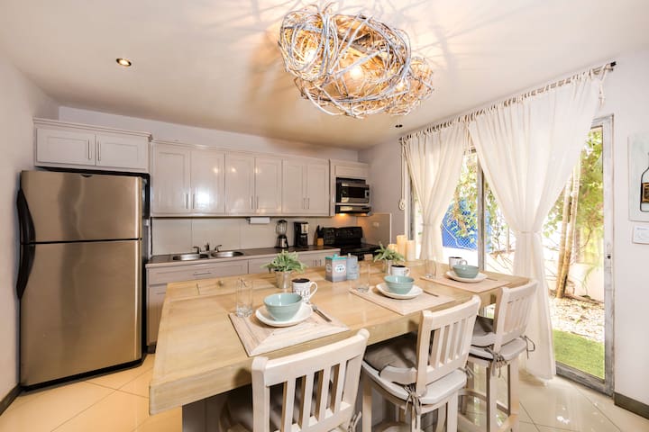 Tamarindo Beach House ~ Casa Gia~Great Location!!