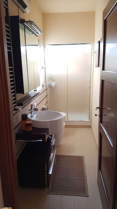 Bagno con doccia