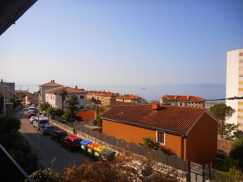 Successful Airbnb property: Apartment with stunning view close to city center in Mjesni Odbor Belveder