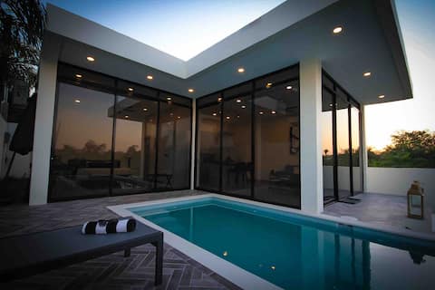 Villa Macaw - Private Luxury Retreat