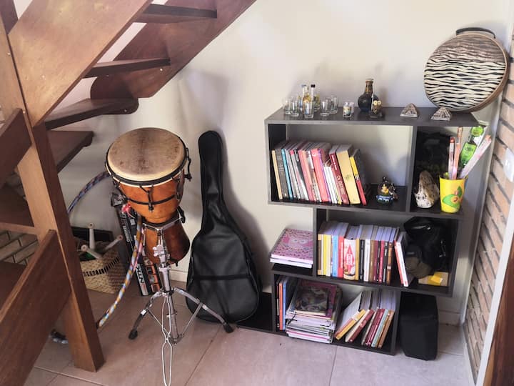 การร้องเพลงหนังสือเครื่องดนตรีและละครสัตว์