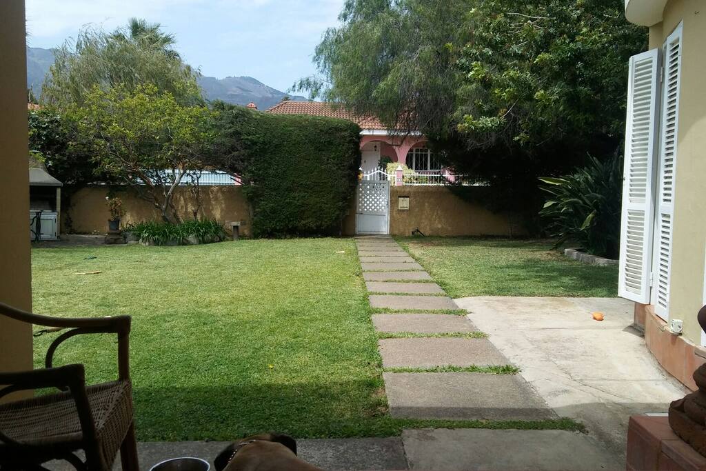 Jardín desde el porche.