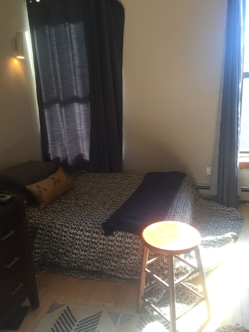 Large room, desk, ensuite bathroom with washer and dryer
