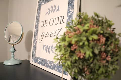 Stunning 2nd & 3rd Floor Apts (USM AREA)