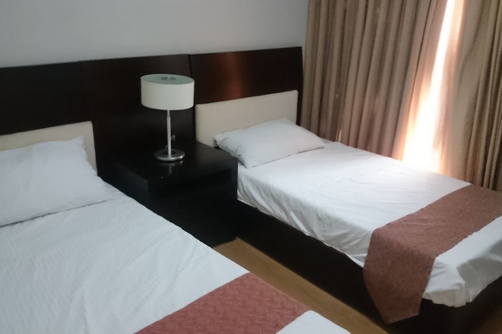 2nd Bedroom w/ 2 twin beds