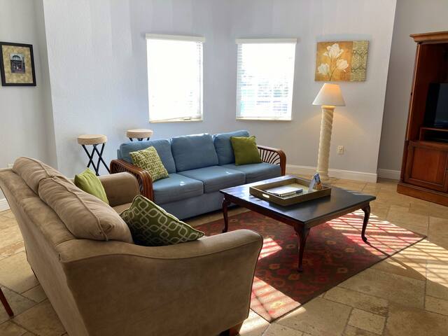 3 Bedroom Apartment, Roof Top Pool, Walk to Beach! gallery image 4