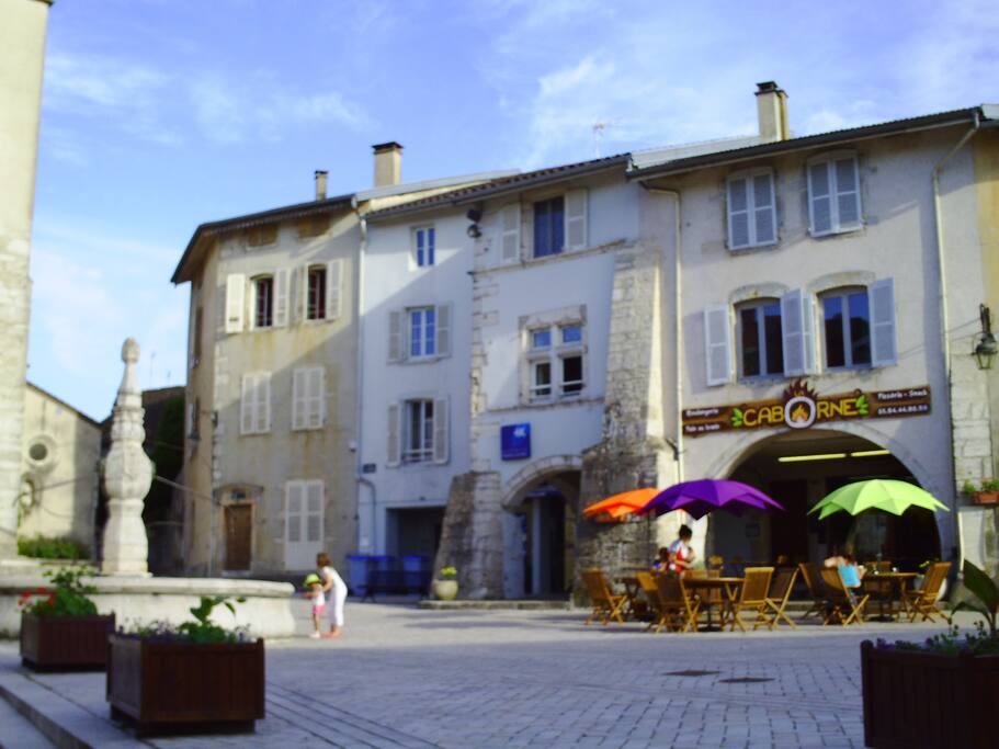Place d'Arinthod à 2 kms