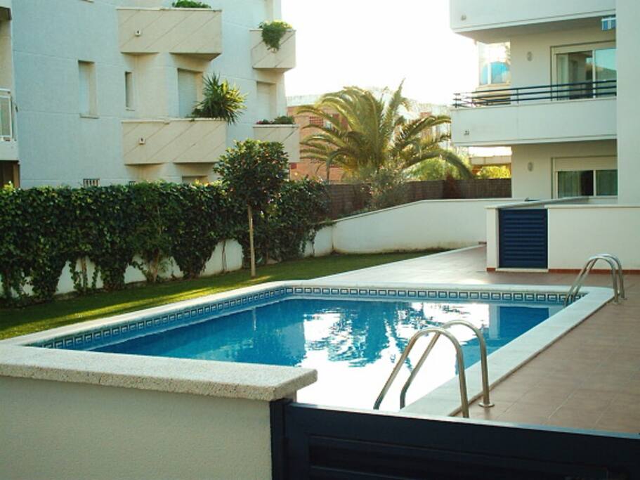 Vista de la piscina desde la terraza
