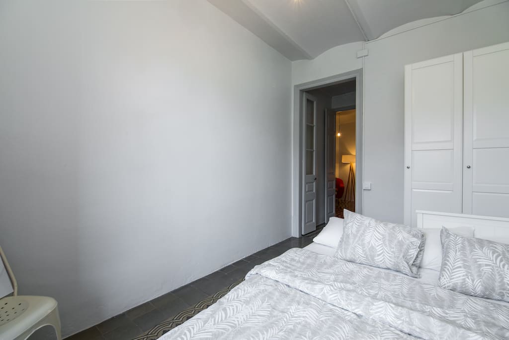 160 x 200 cm bed / Private access to the balcony