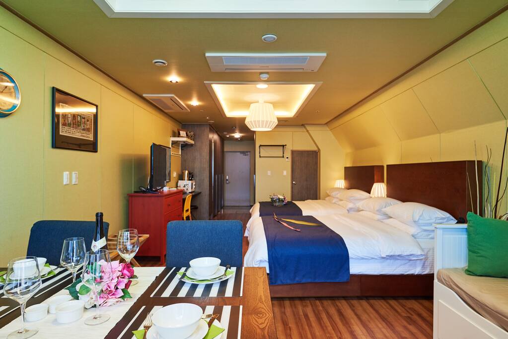 This spacious studio is well composed with each separated space - Kitchen, Dining, Closet, Bedroom