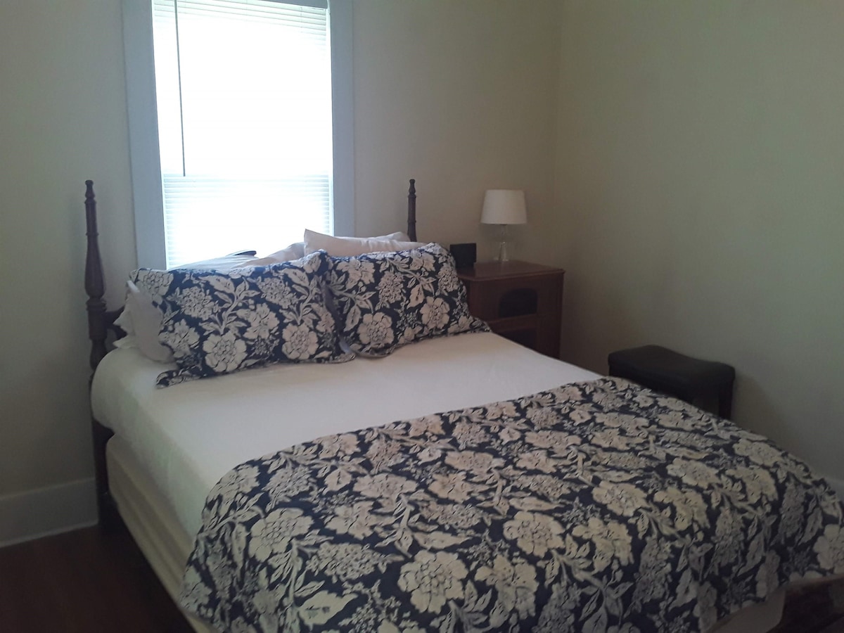 Farmer's Daughter bedroom at The Farm at St. Florian in Saint Florian
