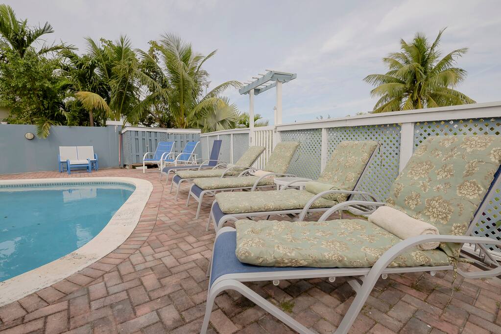 lounge chairs and towels provided to chill around the pool